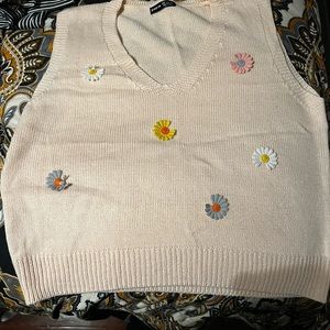 Cute knitted vest with flowers